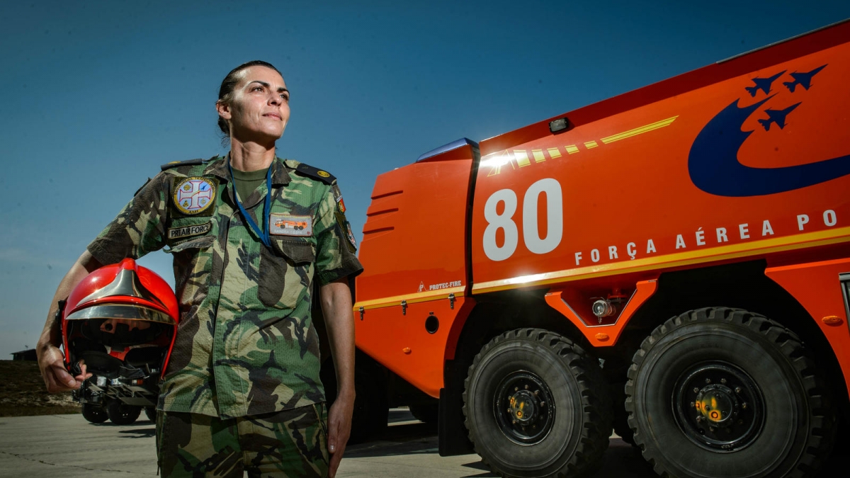 Mulheres podem chegar a general e comandar tropas do Exército - O