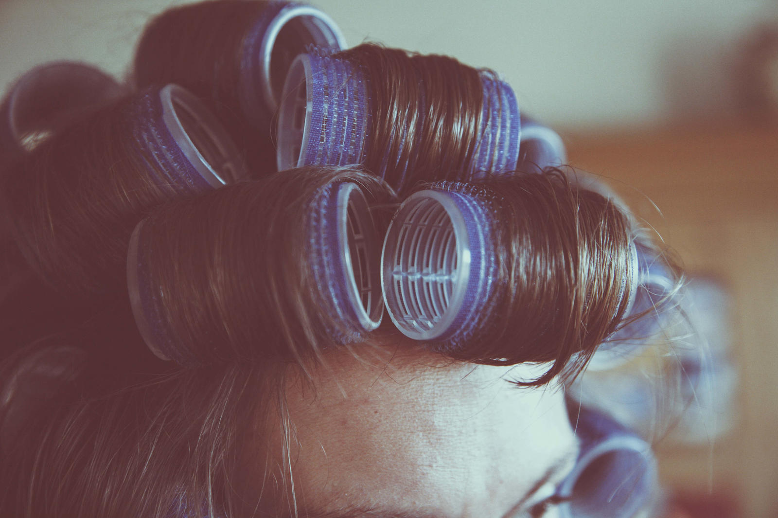 curlers-curly-hair-female-112782